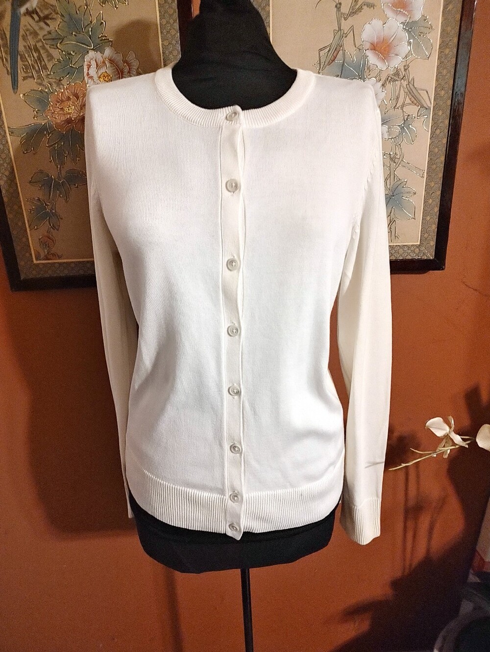 🐇🐑🐇NWOT Splendid Soft Ivory Cream Cardigan Sweater & Caramel Swirl Buttons -M